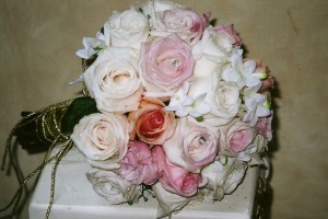 SHADES OF PINKS WITH RHYNESTONES BOUQUET